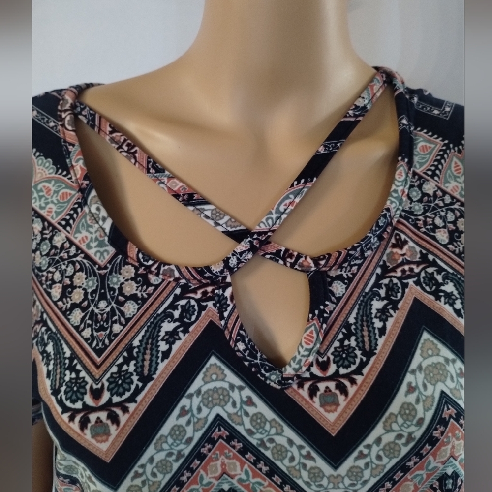 🌿 Sauci Boho Chevron Print Dress Size Large Criss Cross Neck Short Sleeve Tunic - Picture 2 of 5